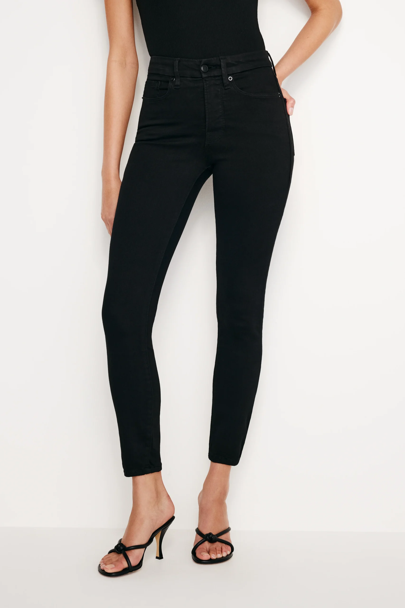 NEVER FADE GOOD LEGS SKINNY CROPPED JEANS| BLACK