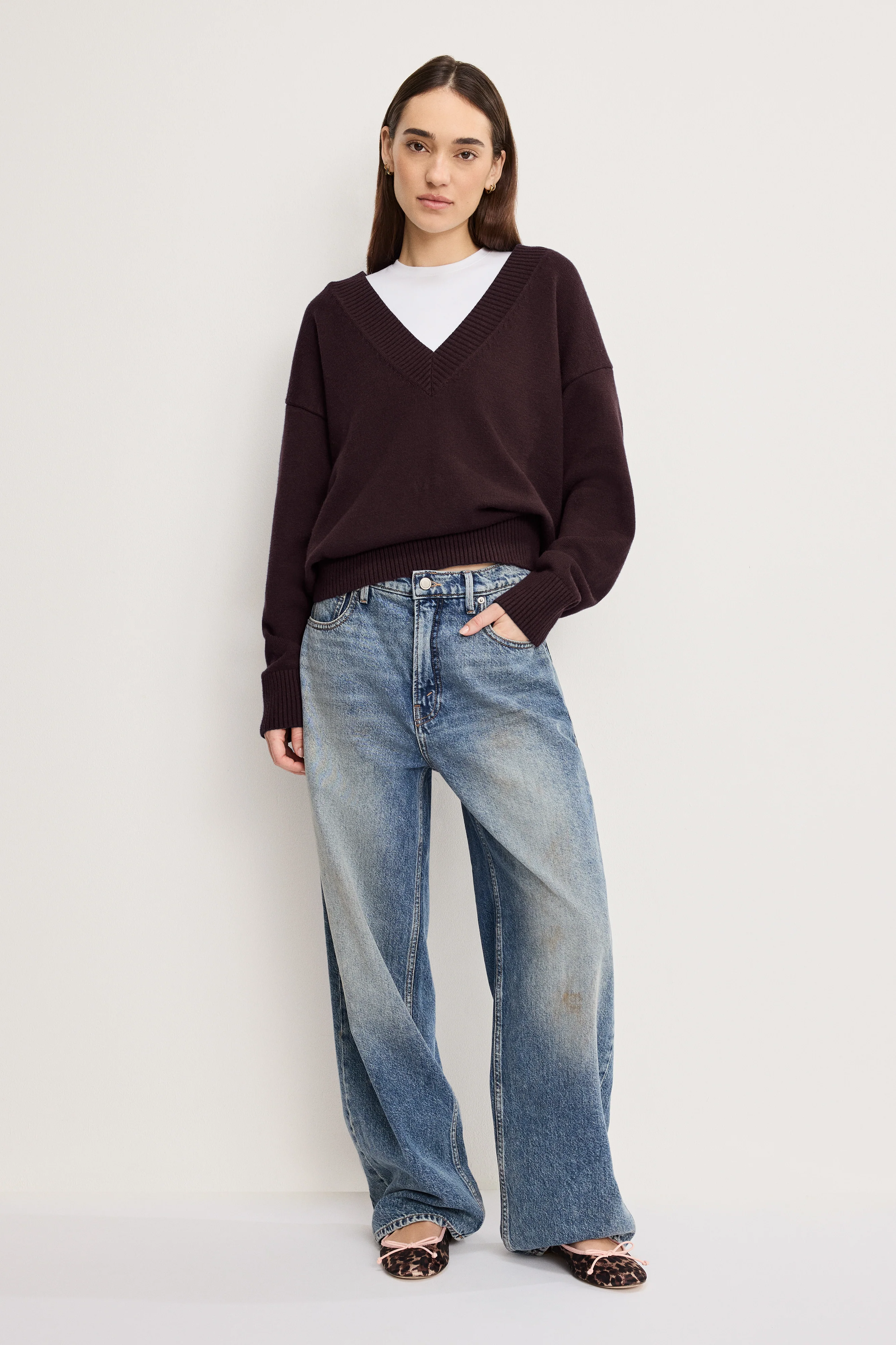 DEEP V KNIT SWEATER | BARK003