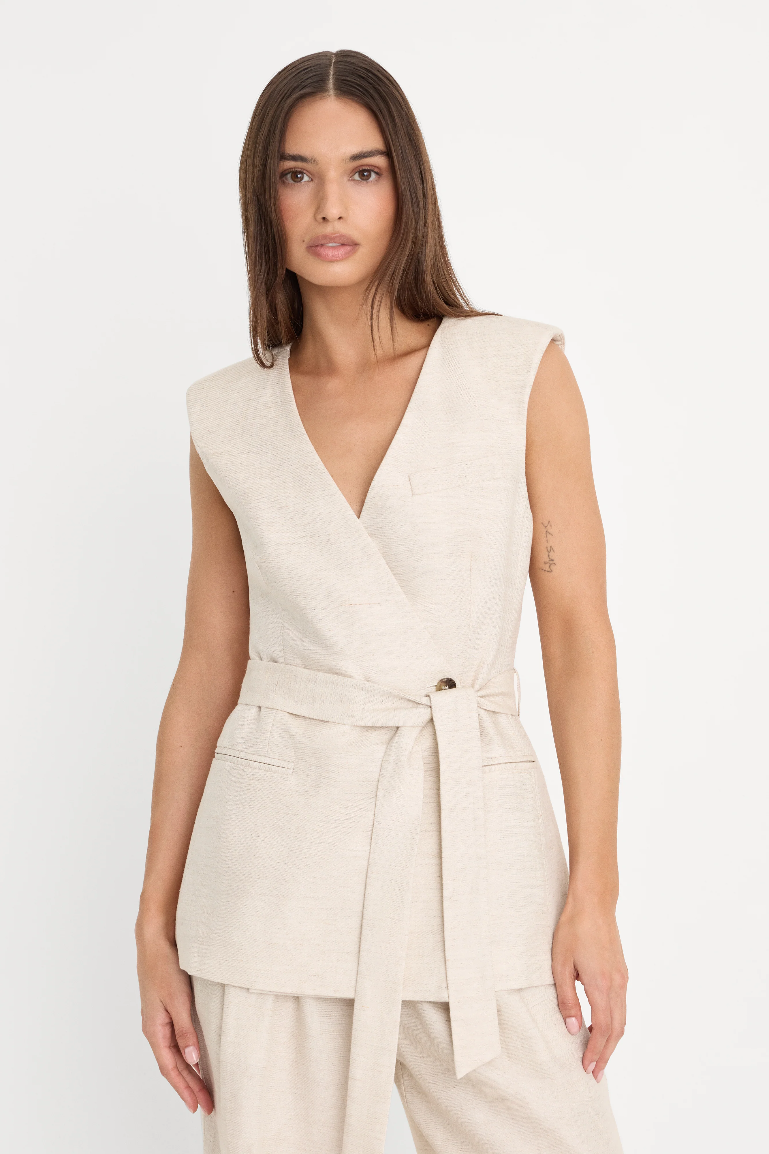 LINEN SLEEVELESS BELTED VEST | OAT