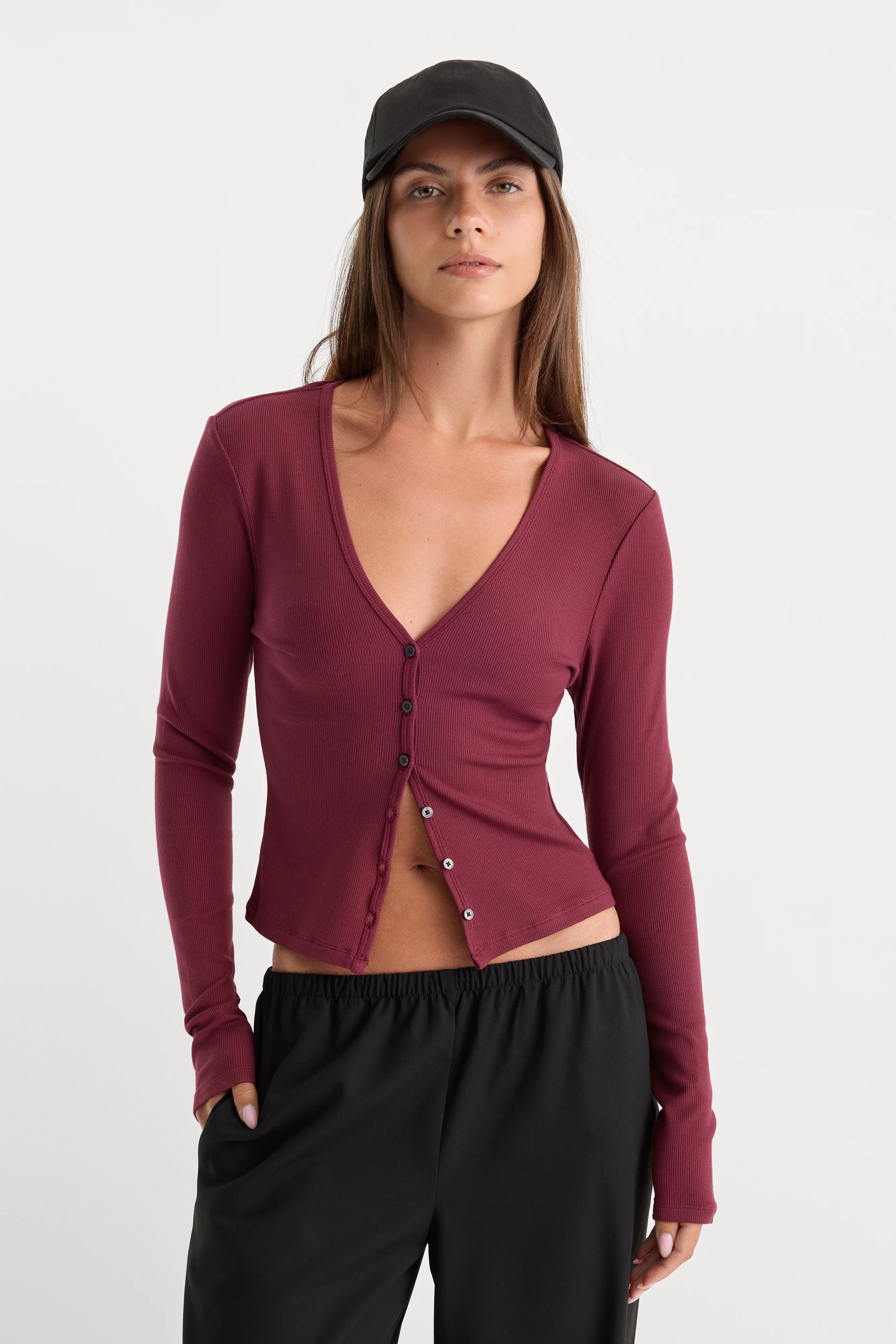 THE RIB V NECK CARDIGAN | BERRY NOIR