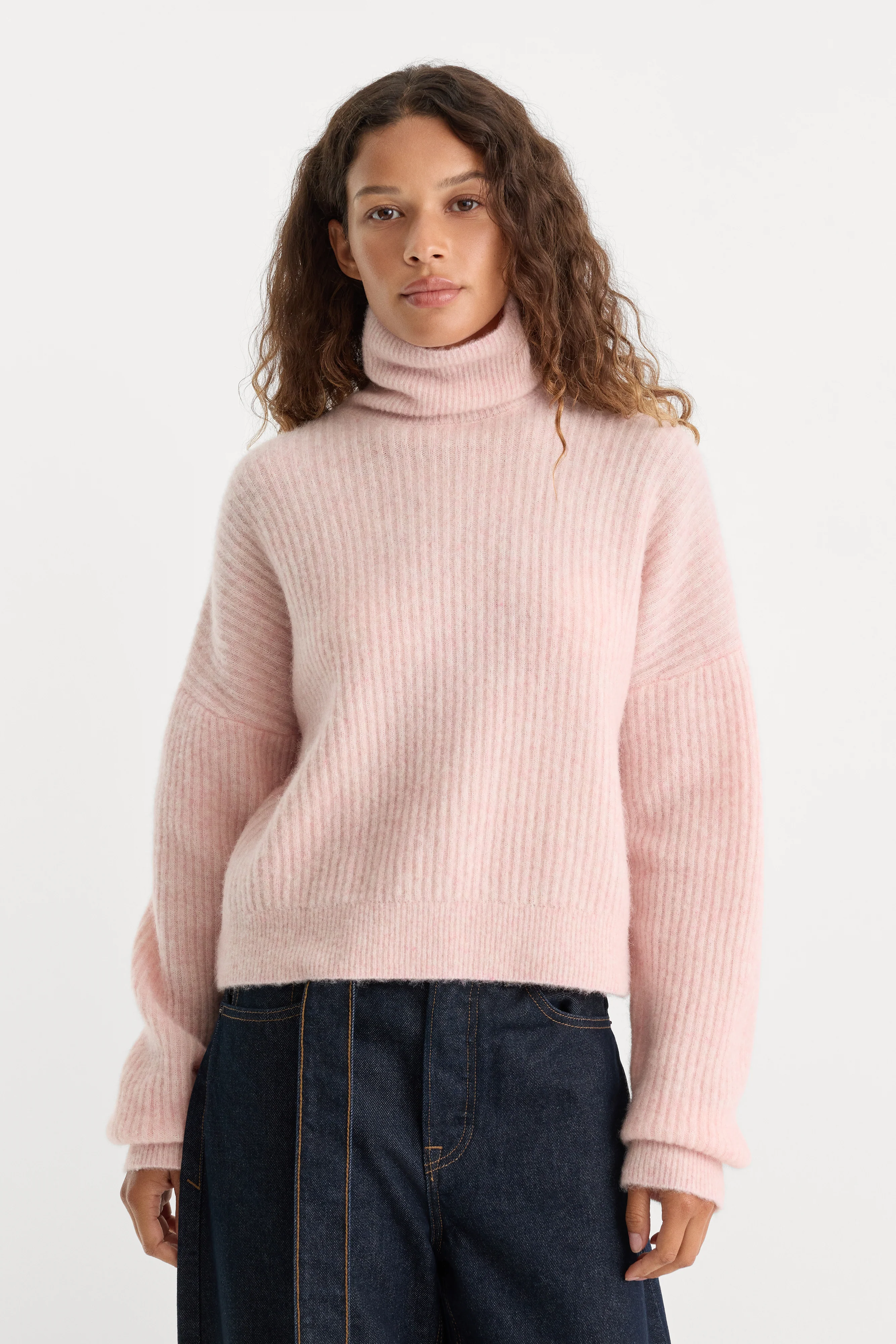 THE OVERSIZED TURTLENECK SWEATER | BLUSH
