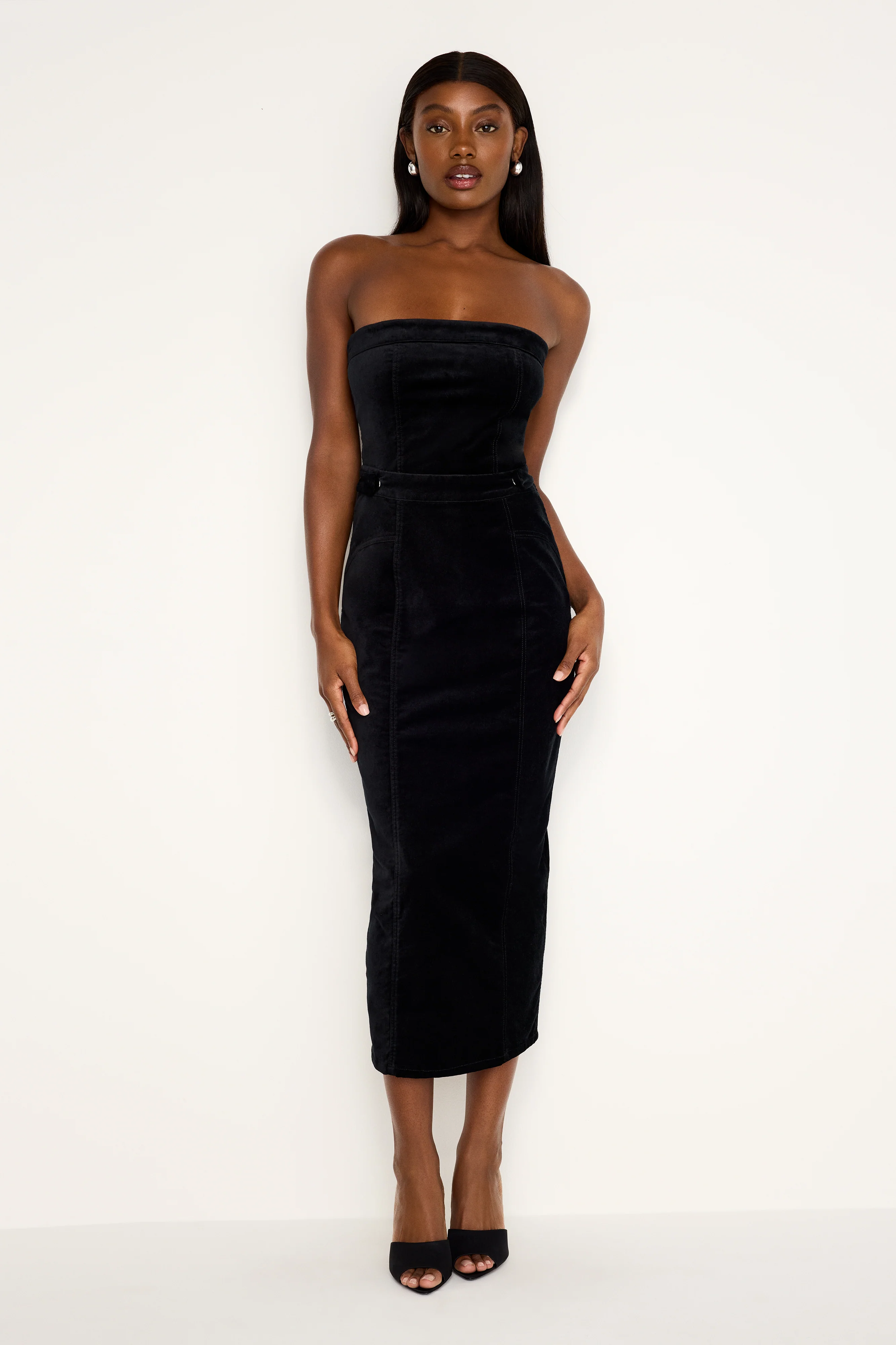 FIT FOR SUCCESS STRAPLESS VELVET DRESS | BLACK001